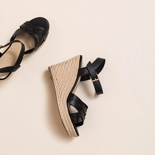 Espadrilles with heel in black leather