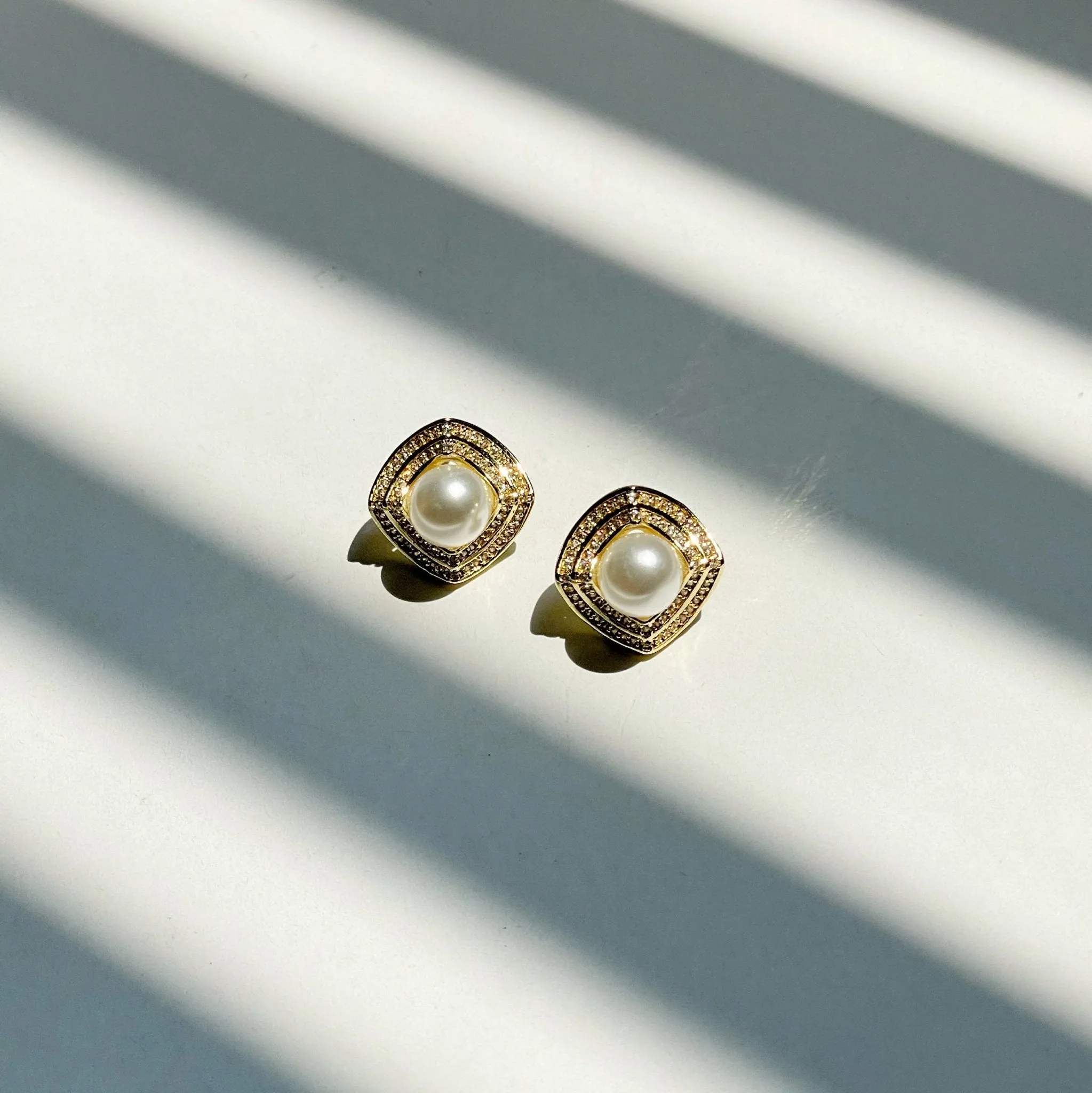 Geometry Pearl Stud