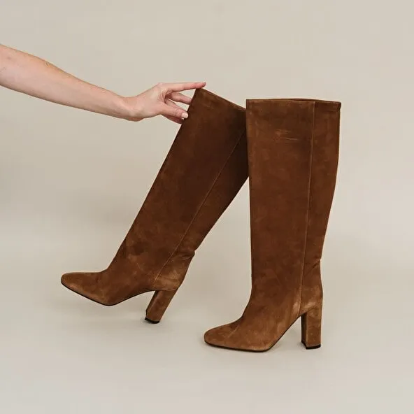 High boots with square heel in brown suede