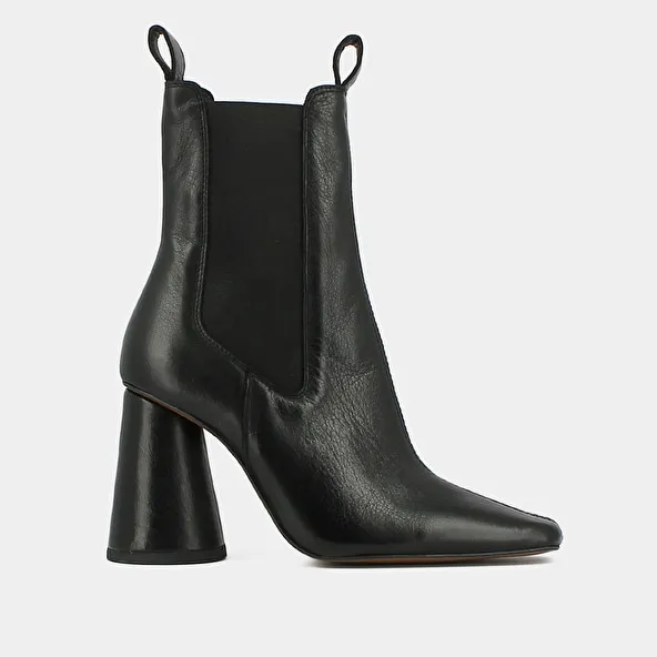 High heel boots, elastic and square toe in black leather