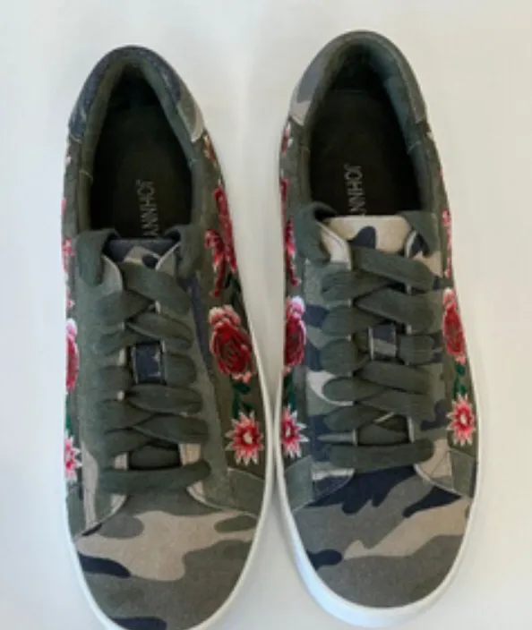 Junia Camo Sneaker